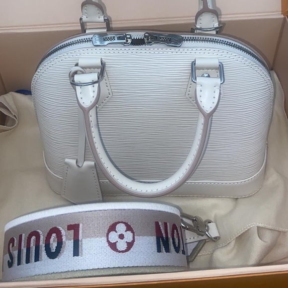 Louis Vuitton Alma BB M58706 - Picture 9 of 12